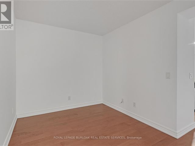 College Park North Tower - 3011 763 Bay Street - photo 3