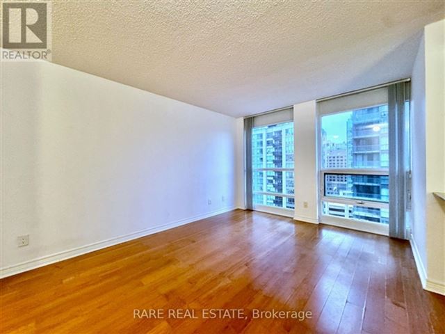 College Park North Tower - 1512 763 Bay Street - photo 3