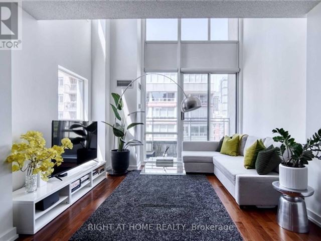 Absolute Lofts - 701 77 Lombard Street - photo 1