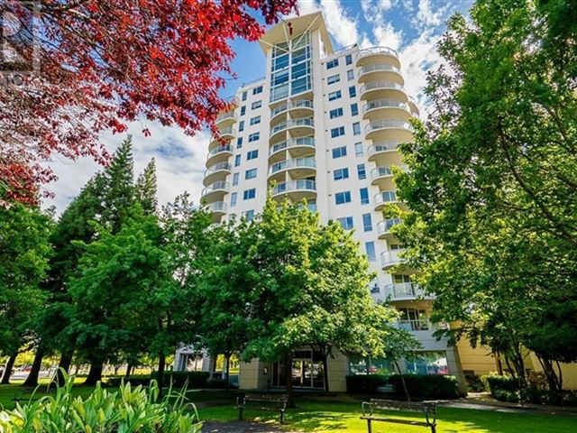 Golden Leaf Towers - 501 7680 Granville Avenue - photo 1