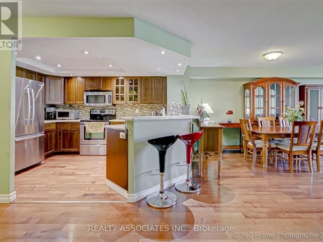 The Landmark of Thornhill - 1011 7805 Bayview Avenue - photo 3