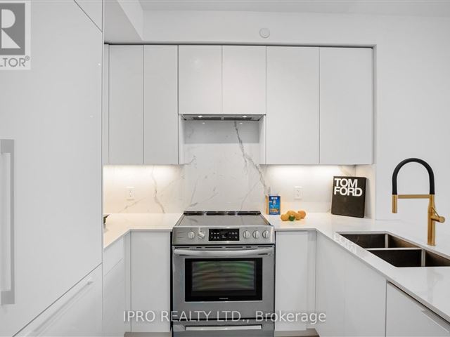 Legacy Park Condos - 204 7900 Bathurst Street - photo 1