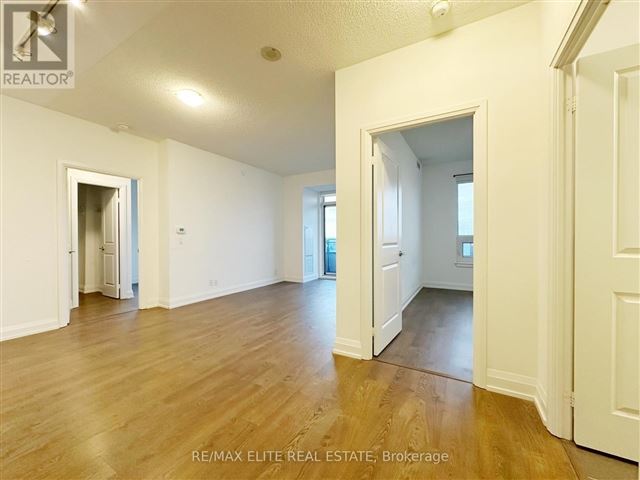 Legacy Park Condos - 901 7900 Bathurst Street - photo 2