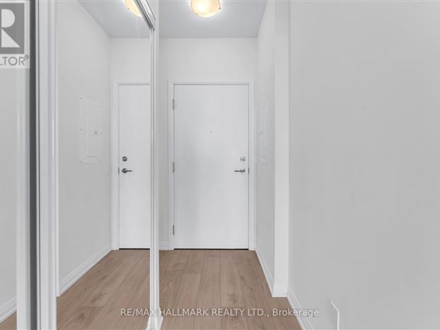 The Met Condos - 2801 7895 Jane Street - photo 2