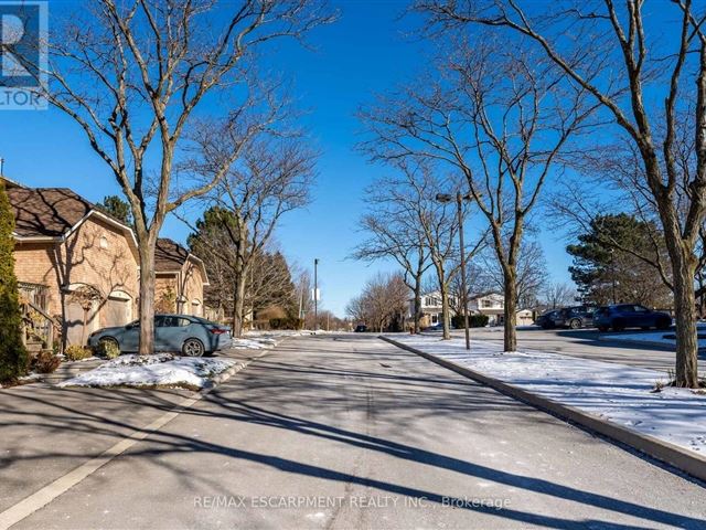 79 Braeheid Condos - 16 79 Braeheid Avenue - photo 3