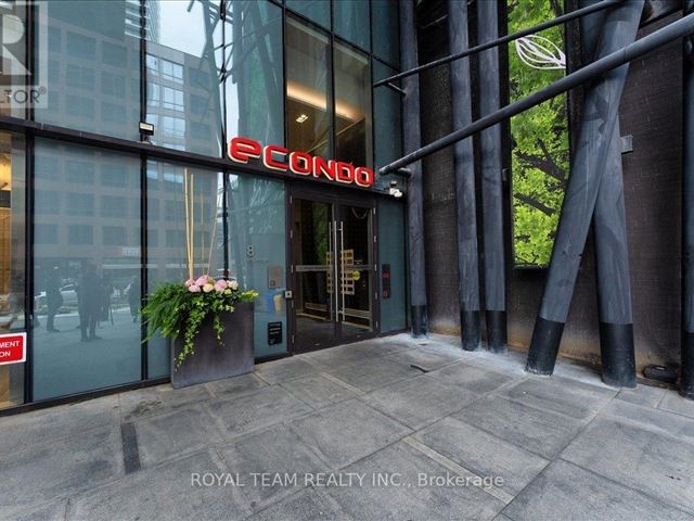 E Condos - 1910 2263 Yonge Street - photo 2