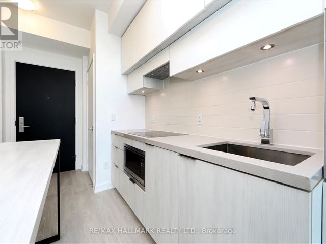 E Condos - 4104 2263 Yonge Street - photo 1