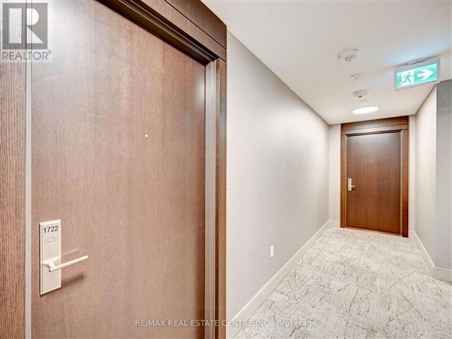 Mississauga Square - 1722 5081 Hurontario Street - photo 2