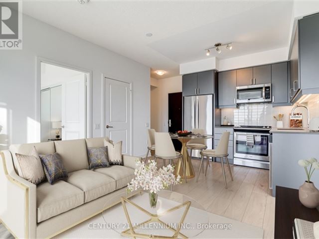 Mississauga Square - 3408 5081 Hurontario Street - photo 1