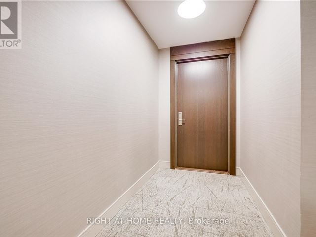 Mississauga Square - 2121 5081 Hurontario Street - photo 3