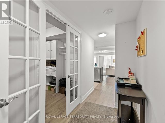 The Lotus - 1410 8 Scollard Street - photo 2