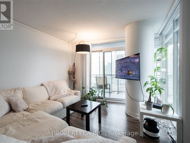 Luna | Luna Vista at CityPlace - 1709 25 Capreol Court - photo 3