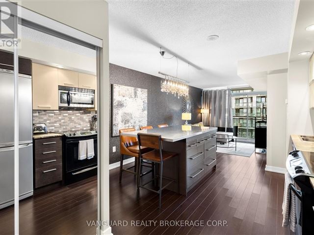 Luna | Luna Vista at CityPlace - 637 25 Capreol Court - photo 2