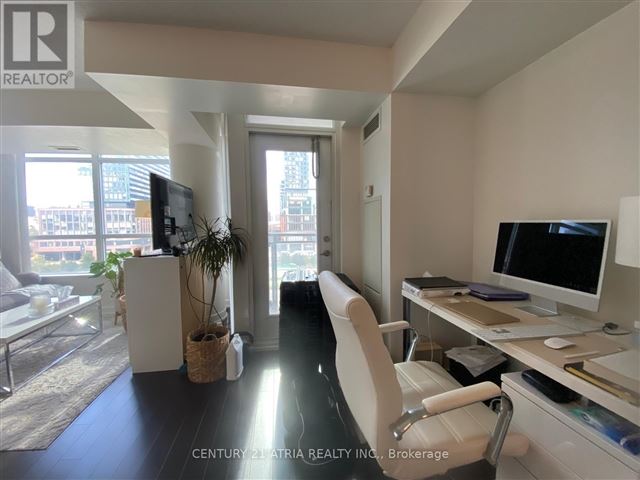 Luna | Luna Vista at CityPlace - 618 25 Capreol Court - photo 2