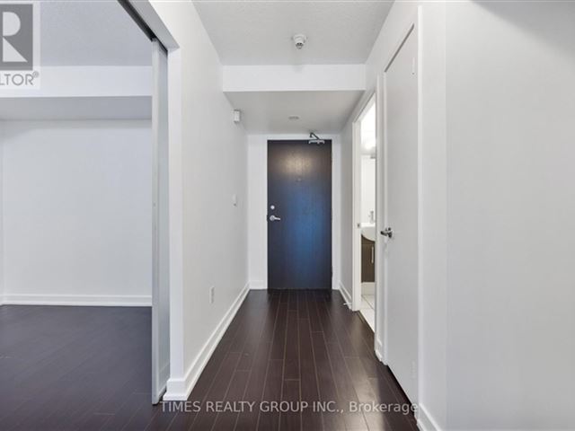 Luna | Luna Vista at CityPlace - 622 25 Capreol Court - photo 2