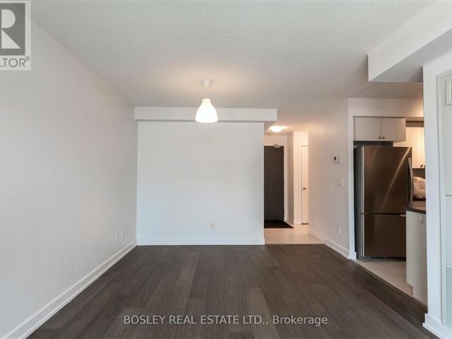 The Village by Main Station - 606 14 Trent Avenue - photo 2