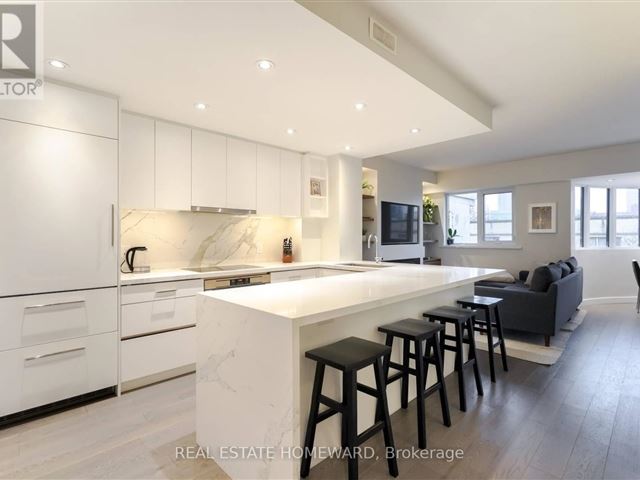 The Bentley - th16 80 Adelaide Street East - photo 1