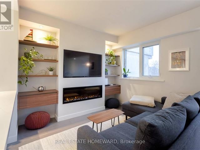 The Bentley - th16 80 Adelaide Street East - photo 3