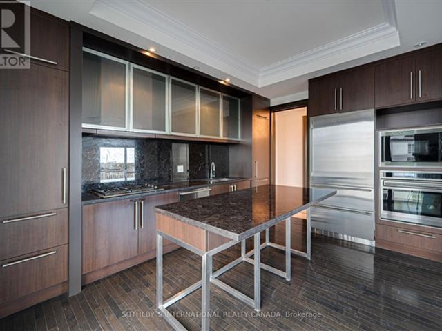 80 & 100 Yorkville Residences - 1402 80 Yorkville Avenue - photo 2