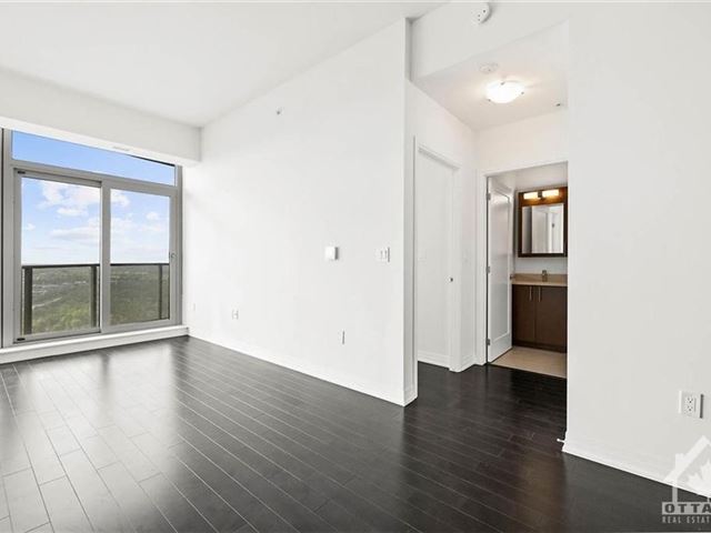 Claridge Icon - 3506 805 Carling Avenue - photo 2