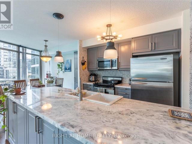 Optima - CityPlace - 515 81 Navy Wharf Court - photo 1