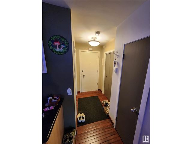 8304 107 ST NW - 4 8304 107 Street Northwest - photo 2