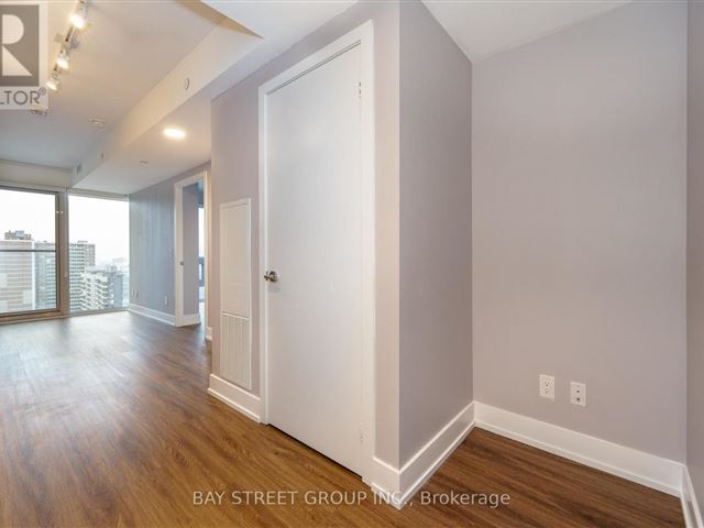 Axis - 2115 411 Church Street - photo 3