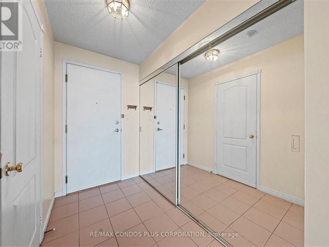 Plaza Del Sol - 501 850 Steeles Avenue West - photo 1