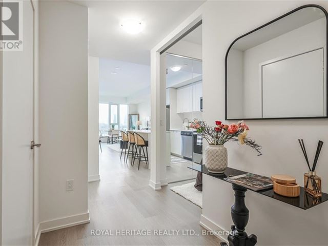 859 West Condos - 423 859 The Queensway - photo 2