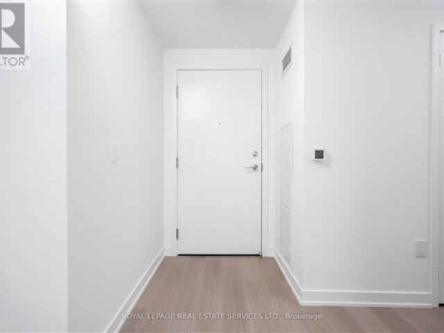 859 West Condos - 803 859 The Queensway - photo 2