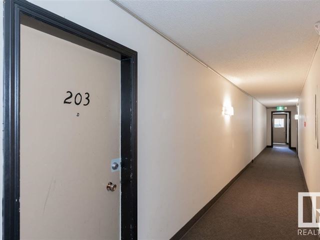 8640 106 AVE NW - 203 8640 106 Avenue Northwest - photo 2