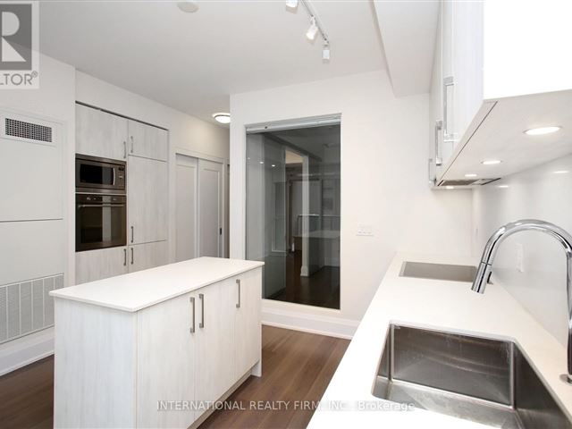 Minto Yorkville Park - 808 88 Cumberland Street - photo 3