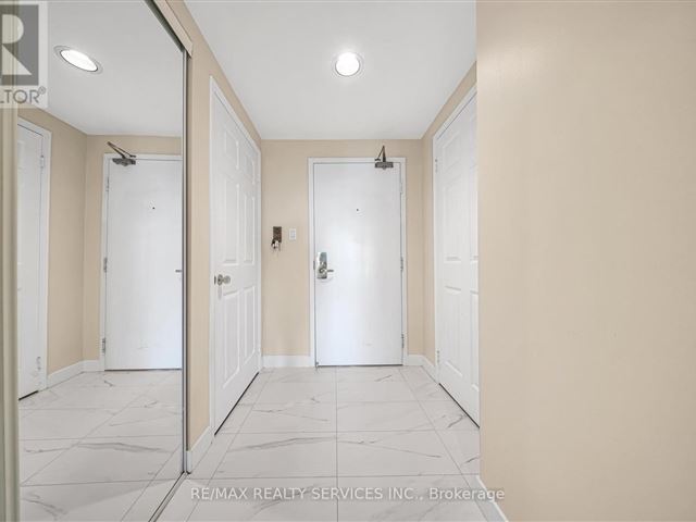 Opera Place 1 - 908 887 Bay Street - photo 2