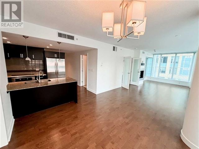 Solaire - 707 888 4 Avenue Southwest - photo 1