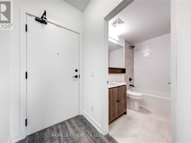 8888 Yonge Street Condos - 520 8888 Yonge Street - photo 2