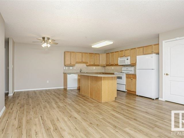 8956 156 ST NW - 108 8956 156 Street Northwest - photo 3