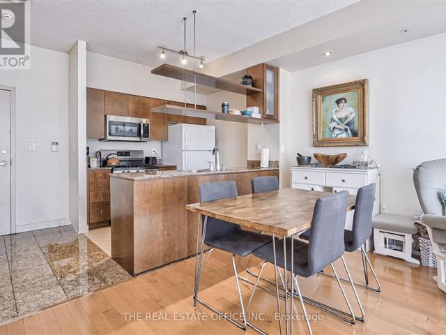 Harbour View Estates 1 - 716 9 Spadina Avenue - photo 2