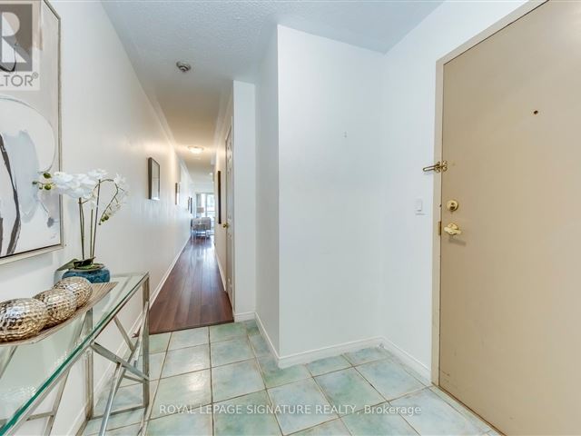 The Allegro - 805 909 Bay Street - photo 2