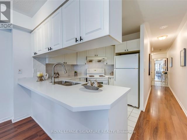 The Allegro - 805 909 Bay Street - photo 2