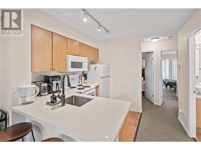 Meridian - 405 910 Beach Avenue - photo 2