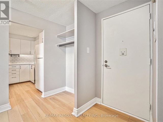 915 Elmsmere RD - 812 915 Elmsmere Road - photo 2