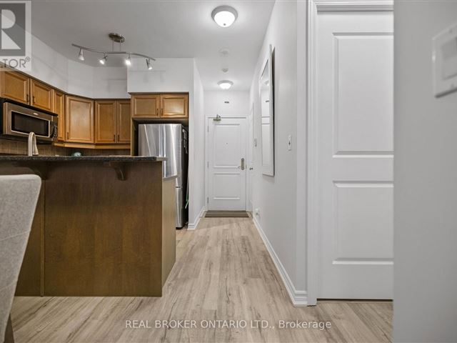 Bellaria Residences - 515 9225 Jane Street - photo 2