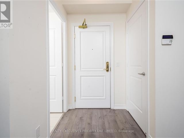 Bellaria Residence - Tower IV - 614 9255 Jane Street - photo 3