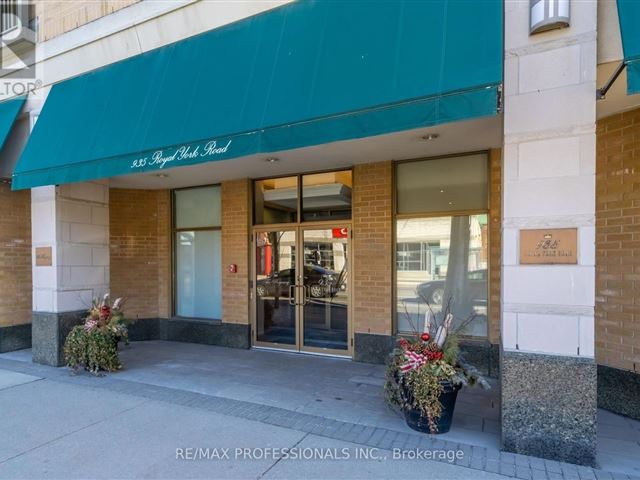 The Regency - 502 935 Royal York Road - photo 2