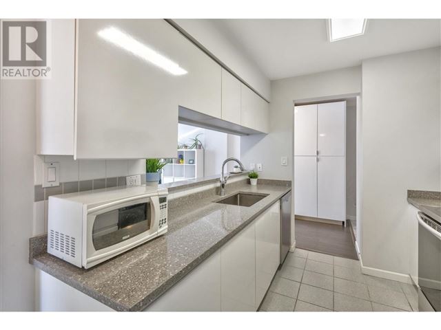 Strathmore Towers - 708 9603 Manchester Drive - photo 2