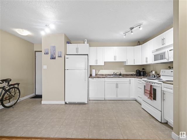 9710 105 ST NW - 409 9710 105 Street Northwest - photo 3