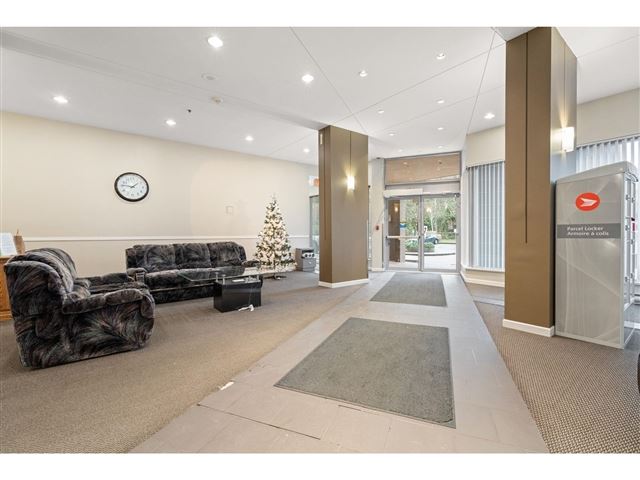 Balmoral Tower - 905 9830 Whalley Boulevard - photo 3