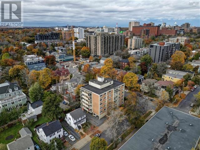 990 Mclean ST - 605 990 Mclean Street - photo 2