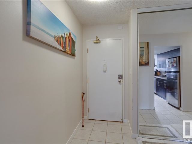 9903 104 ST NW - 204 9903 104 Street Northwest - photo 2