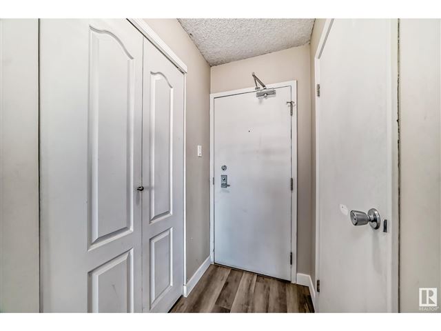 9916 113 ST NW - 1205 9916 113 Street Northwest - photo 3